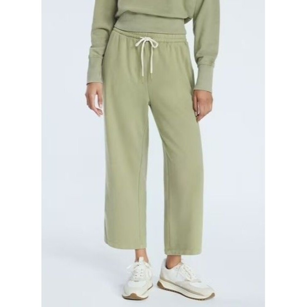 Free Assembly Green Cropped Sweatpants NWT Misses Size XXL(20)